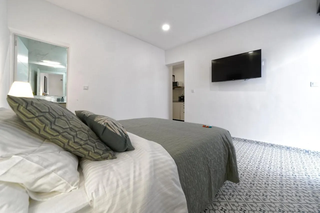 אינחניו Casa Verde Comfortable Air-Conditioned Modern Apartments (Adults Only)