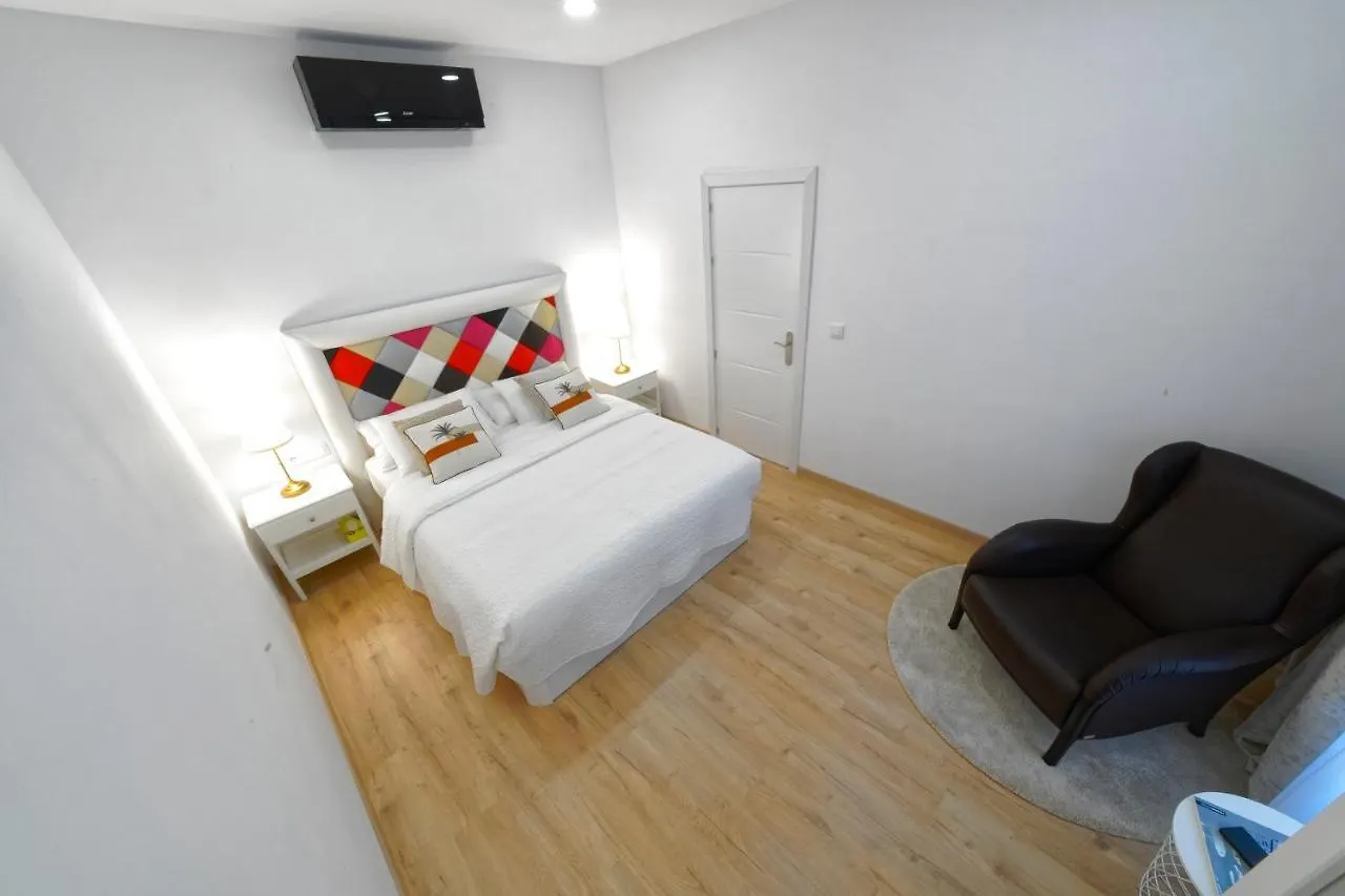 אינחניו Casa Verde Comfortable Air-Conditioned Modern Apartments (Adults Only)